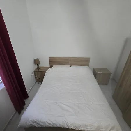 Apartment One Bedroom *